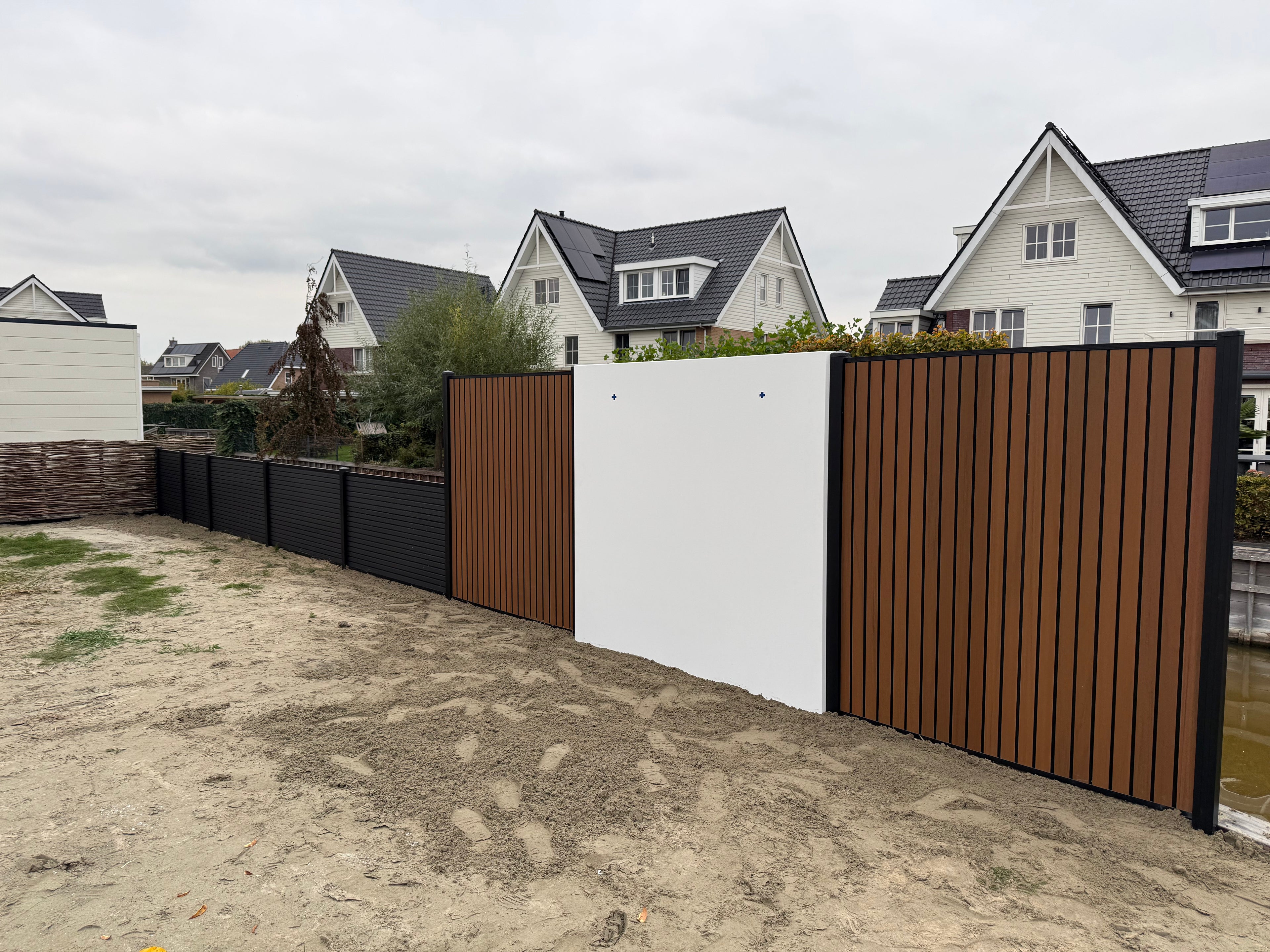 Exclusief Verticaal Composiet Schutting Rhombus Timber