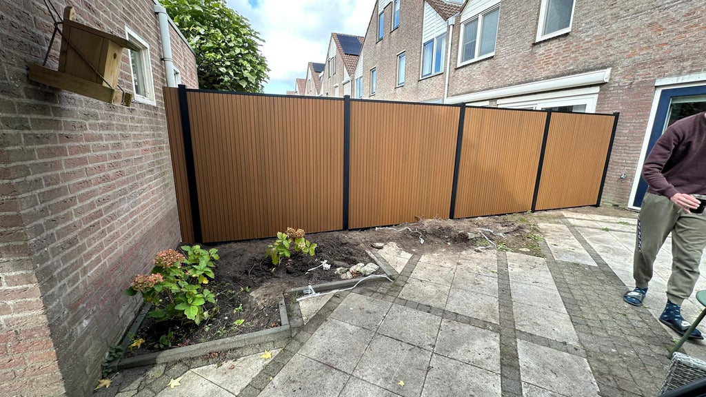 Exclusief Verticaal Composiet Schutting Rhombus Teak