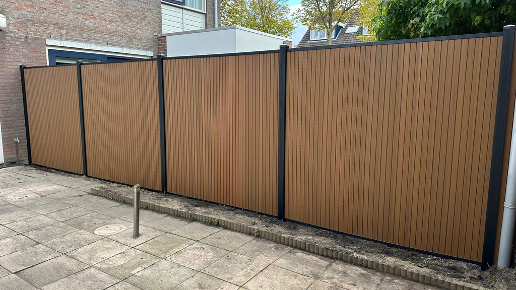 Exclusief Verticaal Composiet Schutting Rhombus Teak